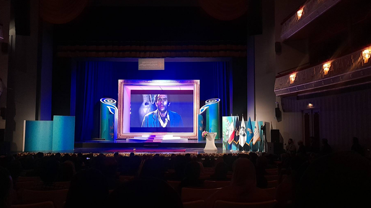 شانزدهمین جشنواره «تجسمی فجر» به ایستگاه پایانی رسید/ «طوبای زرین» در دست هنرمندان
